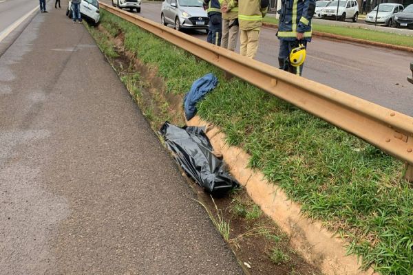Imagem referente a notícia: Homem morre ao ser violentamente atropelado por carro na BR-277 em Cascavel