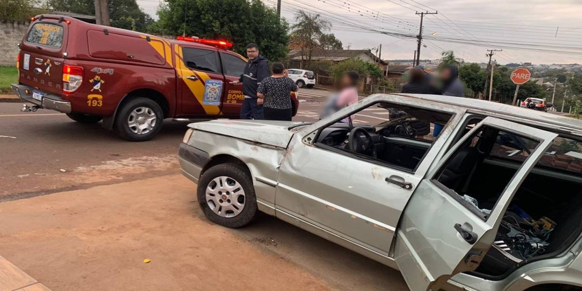 Homem fica ferido após capotar veículo em Cascavel