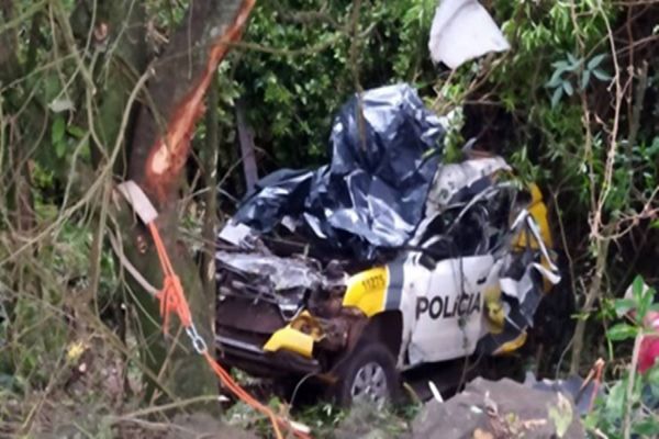 Imagem referente a notícia: Dois policiais militares morrem em acidente com viatura na BR-163 no sudoeste do Paraná