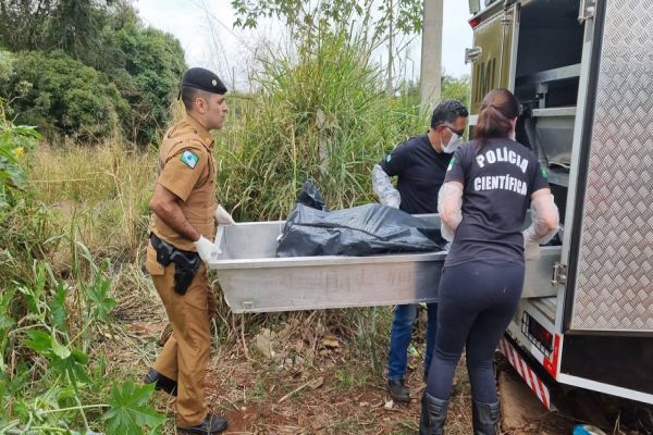 Imagem referente a notícia: Homem é assassinado e criminosos colocam o corpo dentro de uma mala e ateiam fogo no Paraná