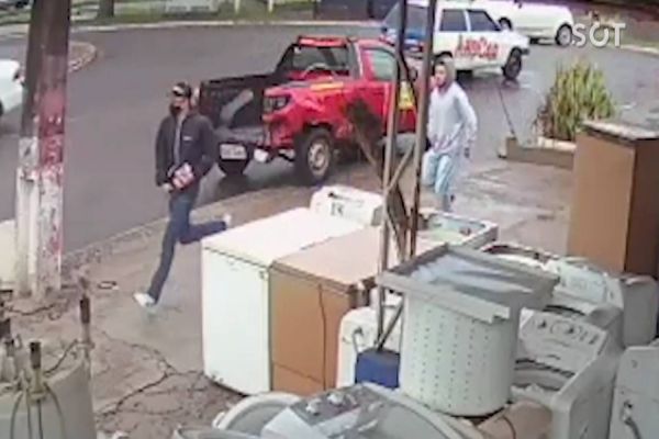 Imagem referente a notícia: Plena luz do dia: Empresa é assaltada por dois indivíduos no Bairro São Cristóvão