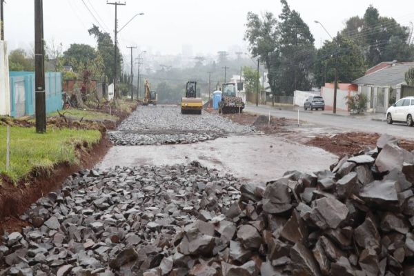Obras da segunda pista da Avenida Olindo Periolo avançam para melhorar fluidez do trânsito