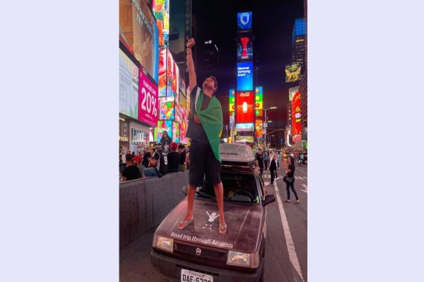 De Nova Odessa à Times Square: Brasileiro realiza sonho de dirigir Uno 2002 até Nova York