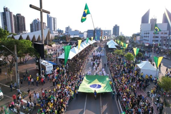 Patriotismo une 53 mil cascavelenses no maior desfile cívico da história