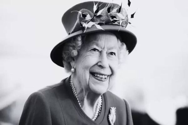 Morre a rainha Elizabeth II, aos 96 anos, na Escócia
