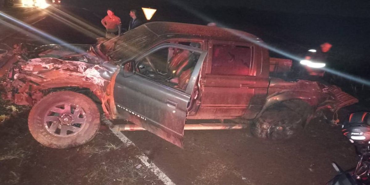 Carro de Cascavel se envolve em forte colisão na PR-239 em Assis Chateaubriand