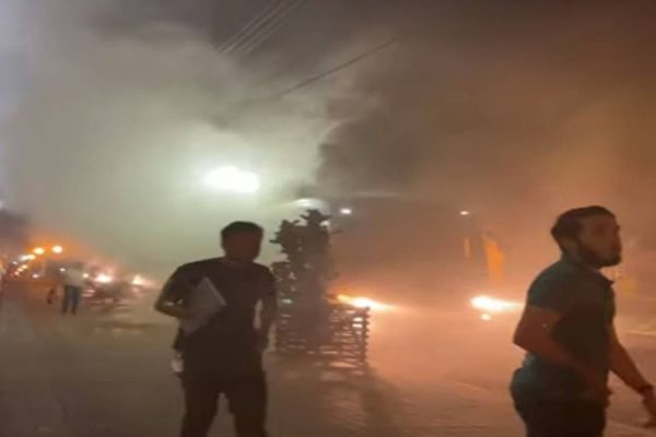 Imagem referente a notícia: Ônibus com universitários pega fogo em Goioerê