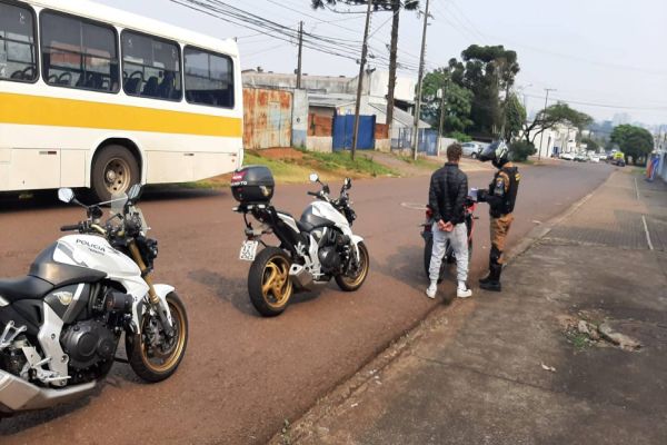 Polícia Militar realiza 23 notificações em Ação de Fiscalização de Trânsito no Bairro Pacaembu