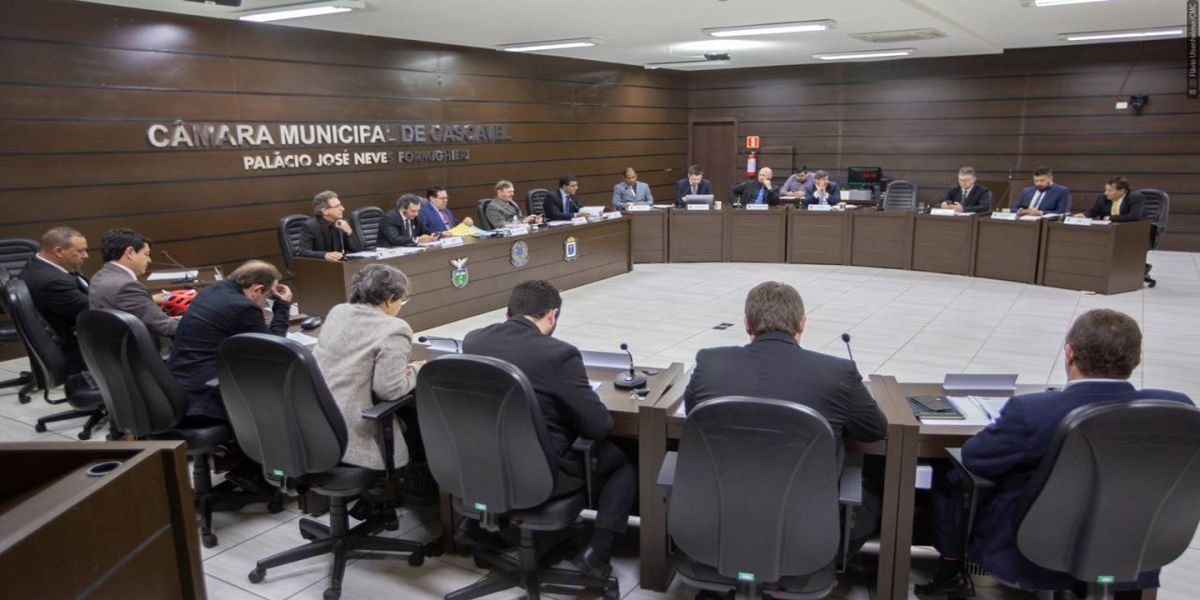 Vereadores se manifestam contra suspensão do piso nacional de enfermagem