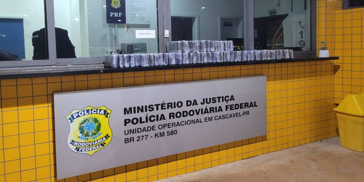 PRF apreende veiculo com 62 tabletes de cocaína na BR-277 em Cascavel