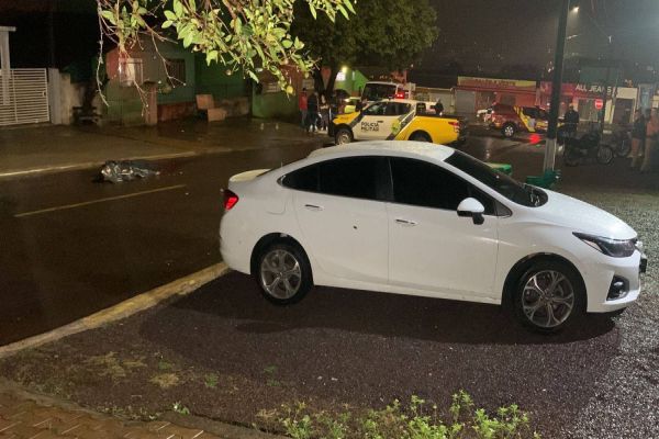 Imagem referente a notícia: Homem é morto a tiros na Rua Leblon no Bairro Periolo, em Cascavel