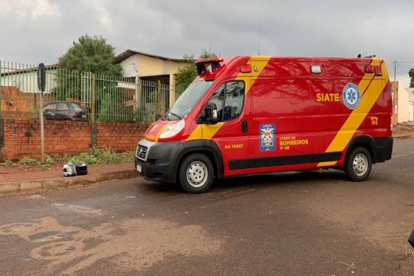Imagem referente a notícia: Jovem de 24 anos fica ferida em colisão de trânsito no Bairro Periolo
