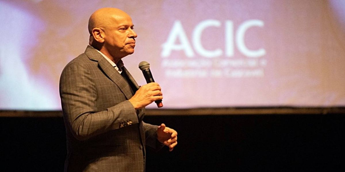 Capacidade de sempre aprender é o maior diferencial de hoje, afirma Karnal