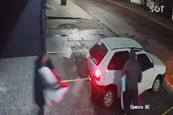 Imagem referente a notícia: Câmera de segurança registra ação da Gangue da Marcha à Ré no Jardim Clarito