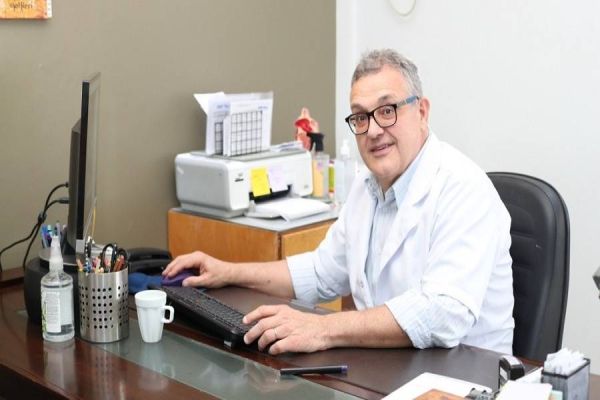 Não fui vacinado e contraí a paralisia infantil aos 9 meses, diz vítima da pólio