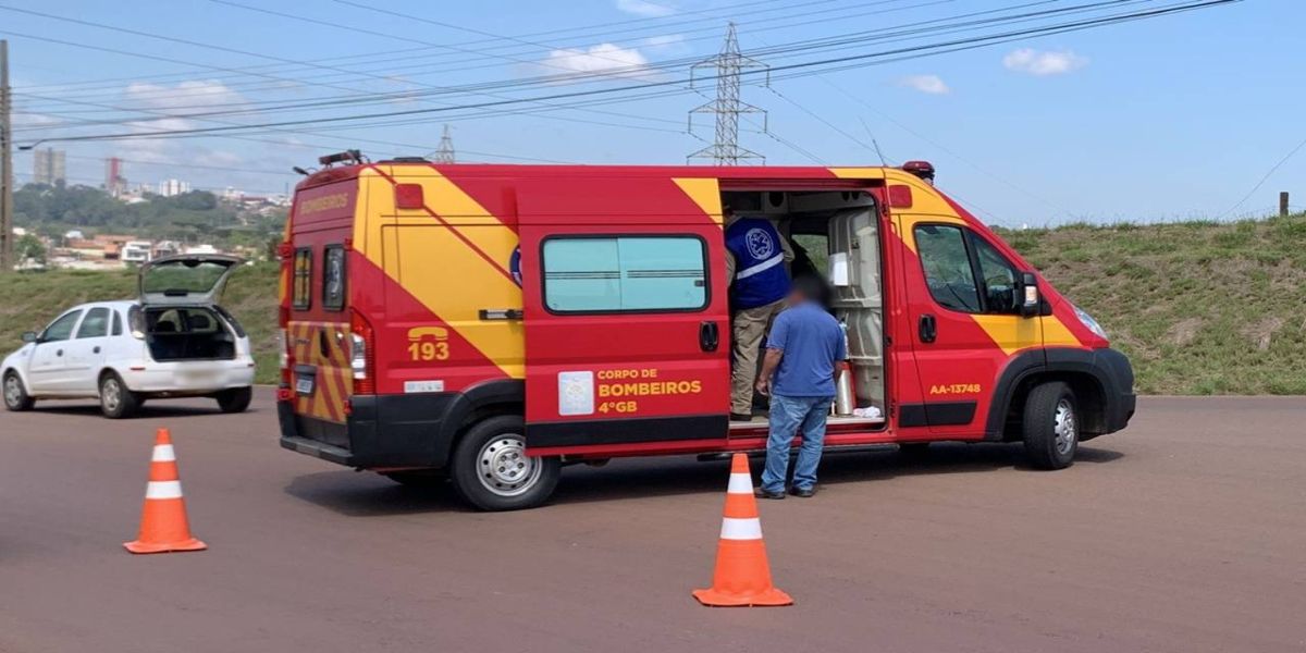 Motociclista de 37 anos fica ferido após colisão no viaduto da Rua Jorge Lacerda em Cascavel
