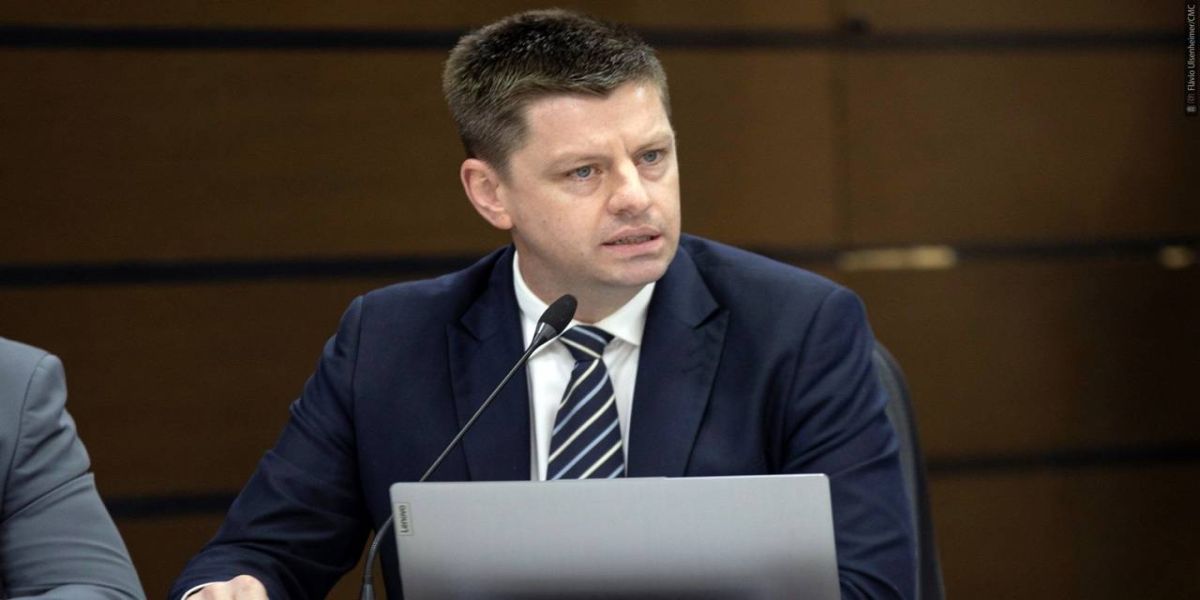 Fisioterapeutas e terapeutas ocupacionais merecem piso já, pede Pedro Sampaio