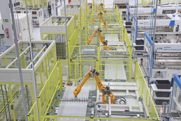 Setor fotovoltaico é estratégico para o País, diz ministro em visita a Cascavel