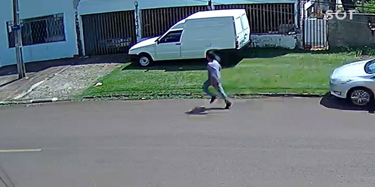 Câmera de segurança registra fuga do autor da tentativa de homicídio no Bairro Alto Alegre