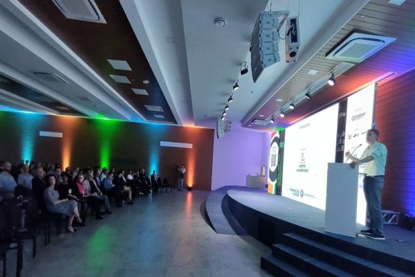 Paranhos participa de evento que discute as tendências futuras para Cascavel
