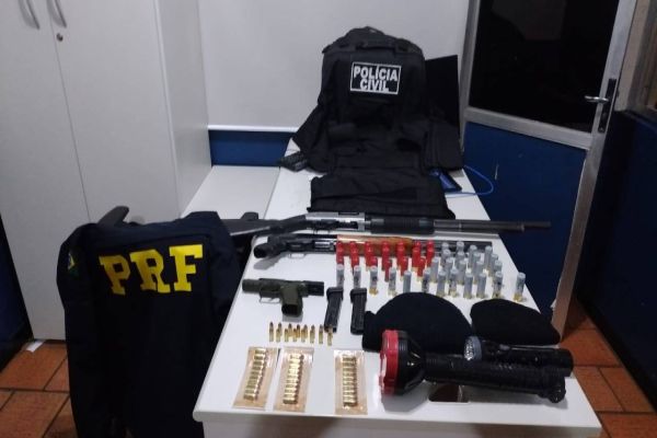 PRF apreende condutor com Armas, Colete Balístico e munição na BR 277 em Laranjeiras do Sul
