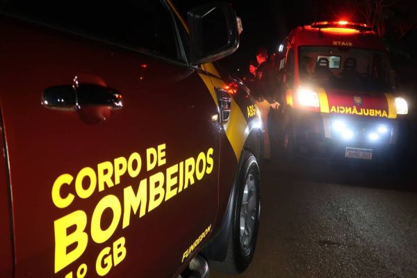 Imagem referente a notícia: Homem de 28 anos é baleado na perna após tentar agredir seu pai no bairro Cascavel Velho