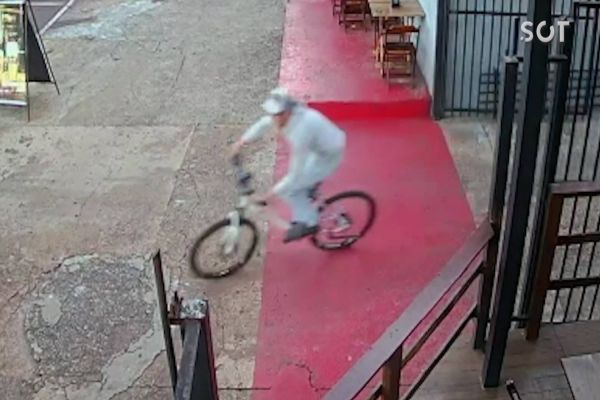 Imagem referente a notícia: Guarda Municipal age rápido e detém homem que furtou bicicleta na Av. Brasil, segundos após o crime