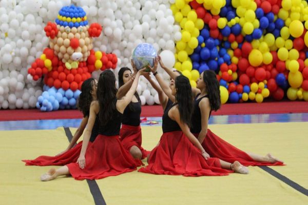 Atletas da Ginástica Rítmica de Cascavel ganham tapete oficial para treinos