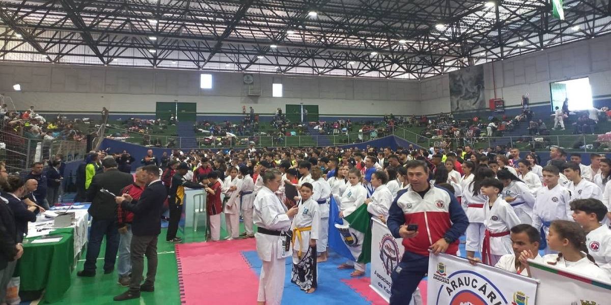 Mais de 600 atletas de karatê participam de competições em Cascavel