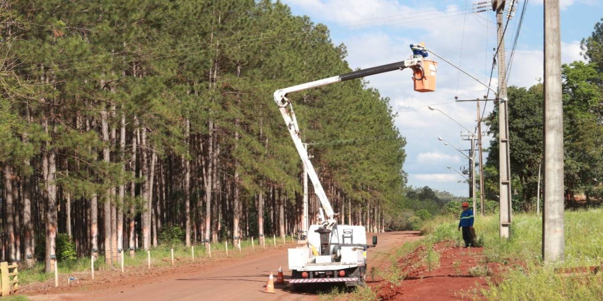 Distrito de São João d'Oeste agora conta com sistema de iluminação pública 100% em LED