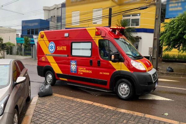 Imagem referente a notícia: Idosa de 61 anos fica ferida ao ser atropelada por carro na Rua General Osorio