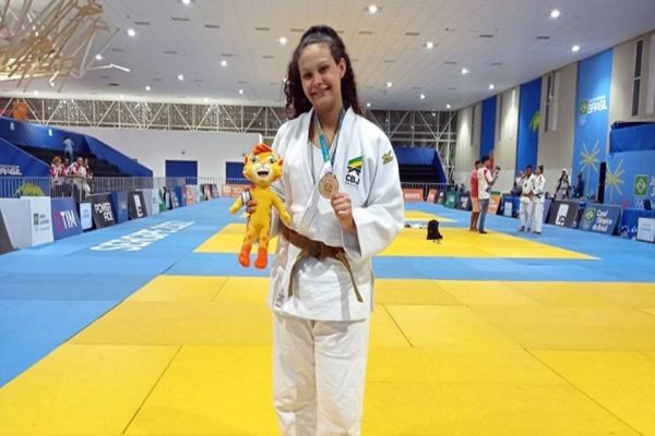 Atleta cascavelense de judô é campeã nos Jogos Escolares Brasileiros