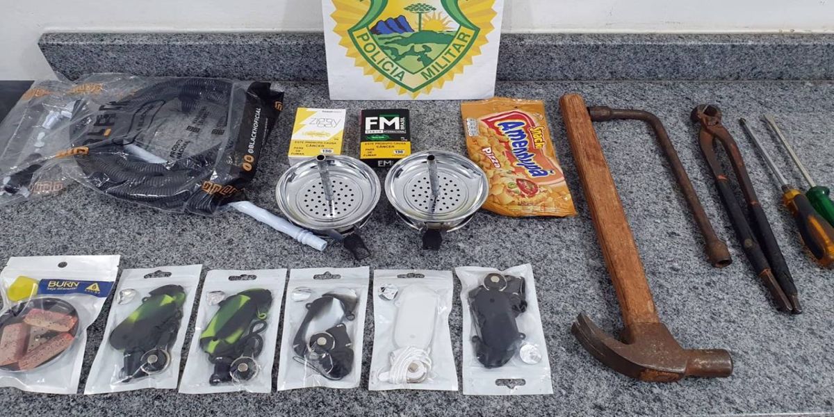 Homem é detido por populares após ser pego furtando objetos em Tabacaria no Bairro Interlagos