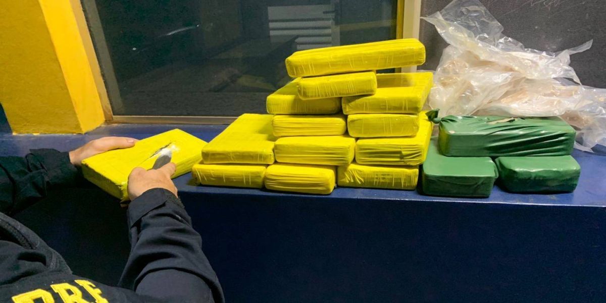 PRF apreende cocaína e crack escondido na lateral de um carro em Santa Terezinha de Itaipu