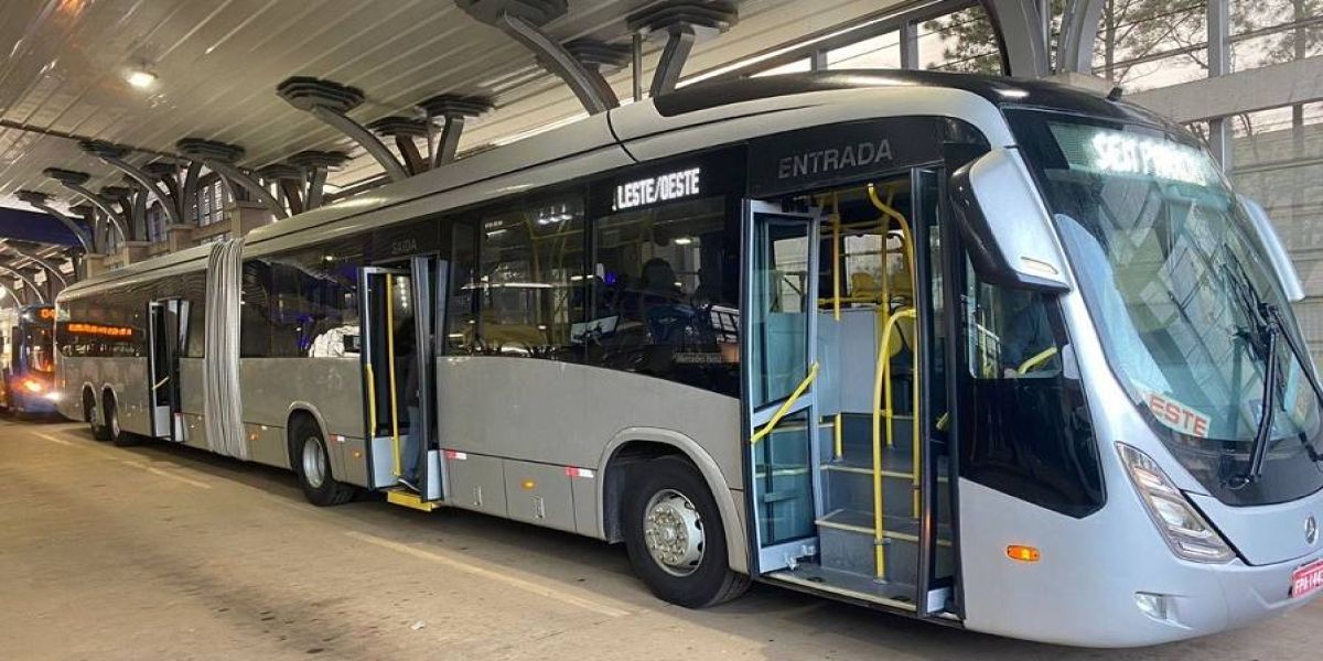 Semana Nacional de Trânsito e Mobilidade: Linha Direta Leste-Oeste é atendida por superarticulado