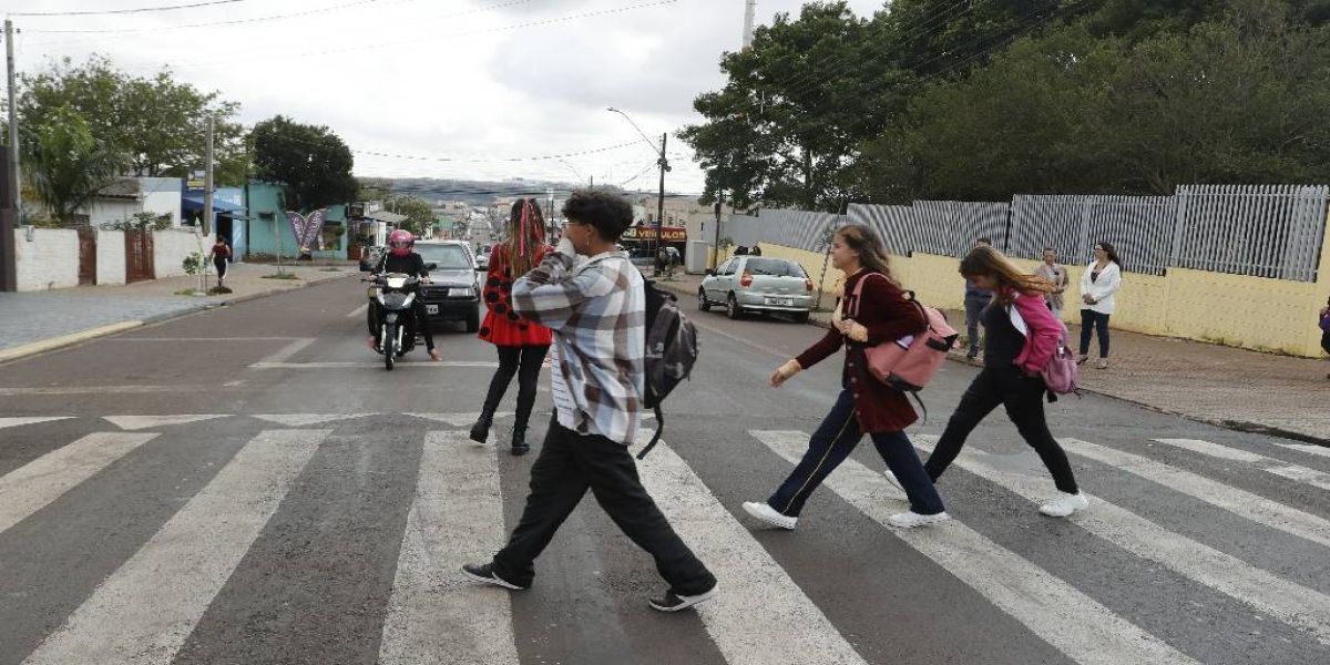 Operação Pé na Faixa busca conscientizar pedestres e condutores sobre travessia segura