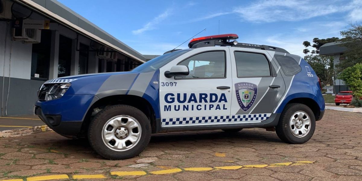 Homem é detido pela Guarda Municipal suspeito do furto de fios e panelas em colégio municipal