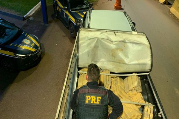Mais de meia tonelada de maconha é apreendida pela PRF no Paraná