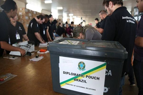Brasil tem número recorde de eleitores no exterior