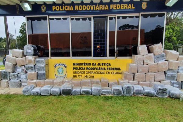 Imagem referente a notícia: PRF apreende mais de 1,7 tonelada de maconha e skunk na BR-277