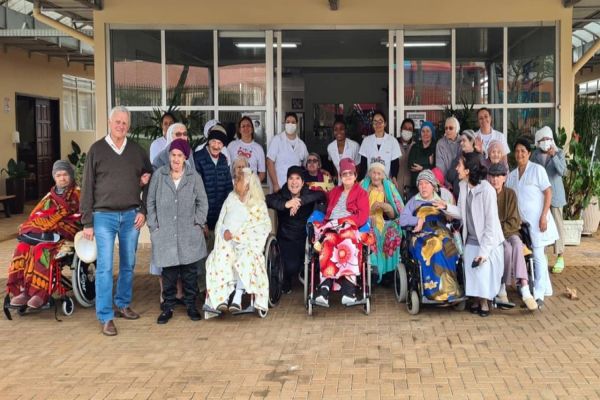 Cantor Sertanejo Daniel visita Abrigo São Vicente de Paulo em Cascavel