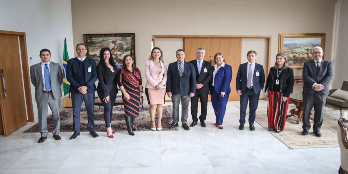 Violência doméstica e precariedade de comarcas pautam reunião da OAB Cascavel em Curitiba