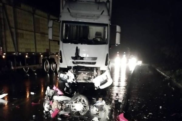 Condutor de motocicleta morre em acidente com caminhão na BR-373, em Coronel Vivida