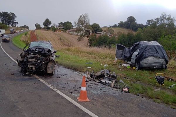 Três pessoas morrem e outras três ficam feridas em grave colisão na BR-373 nos Campos Gerais