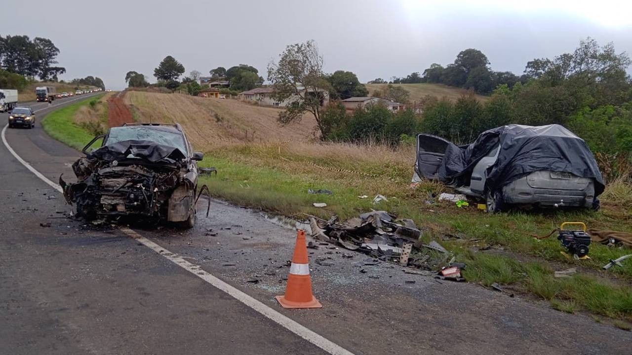 Três pessoas morrem e outras três ficam feridas em grave colisão na BR-373 nos Campos Gerais