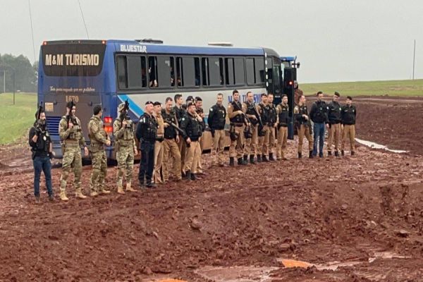 Imagem referente a notícia: Ônibus de compristas é tomado em assalto na BR-369 entre Corbélia e Cascavel
