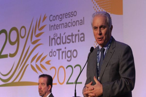 Trigo é o maior desafio do Brasil, declara Ministro da Agricultura no Congresso da Abitrigo