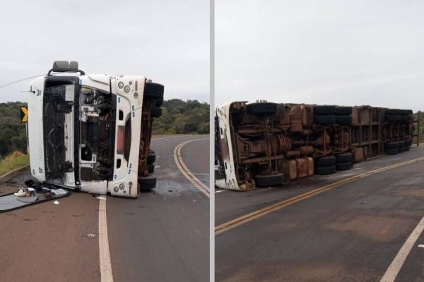 Carreta carregada de papelão tomba na BR-277 no viaduto de acesso à Candói
