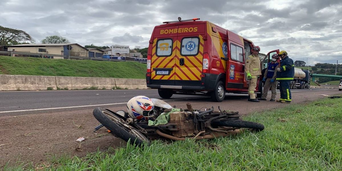 Motociclista de 44 anos fica ferido após colisão traseira na PRc-467 em Cascavel