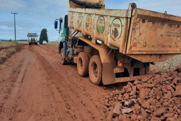 Chuva dá trégua e Município retoma trabalhos de manutenção das estradas rurais de Cascavel